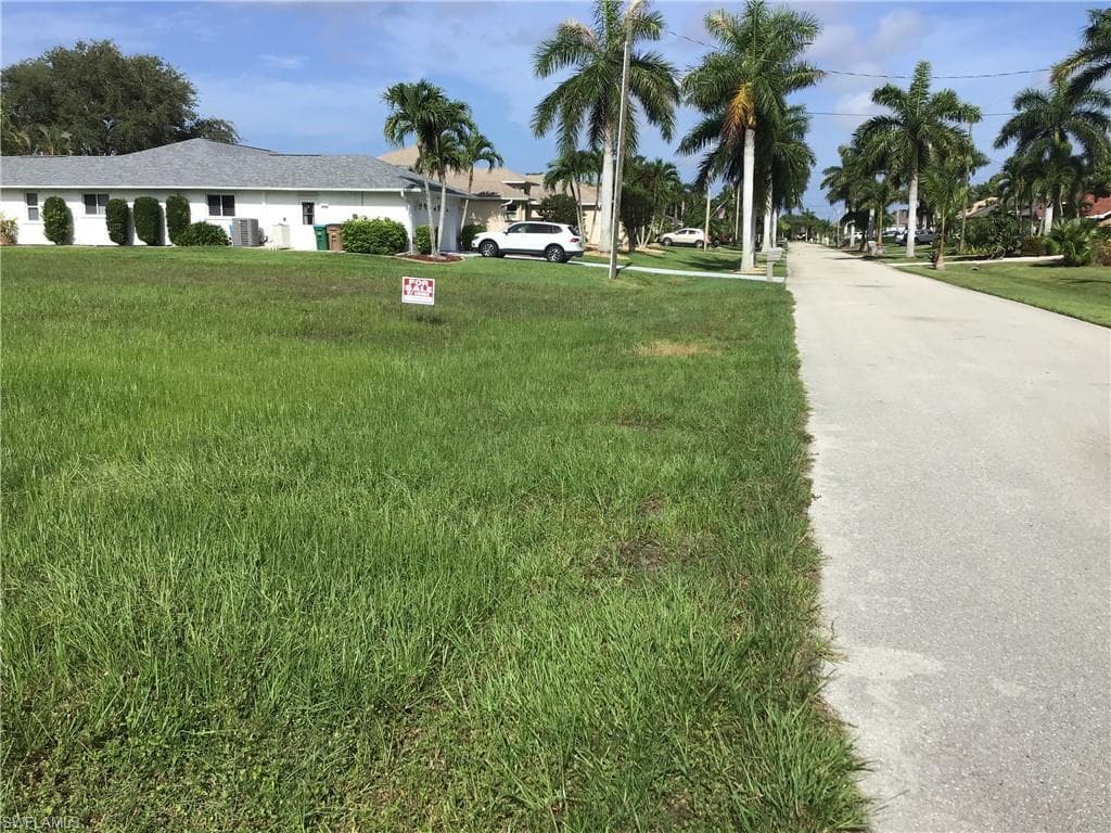 2512 52nd TER CAPE CORAL, FL 33914