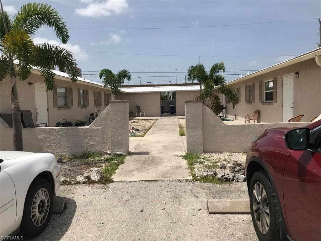 16860 Carmen AVE FORT MYERS, FL 33908