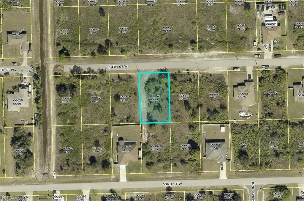 2813 54th ST W LEHIGH ACRES, FL 33971