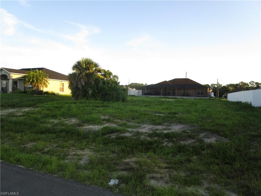 1033 SW 1st ST CAPE CORAL, FL 33991