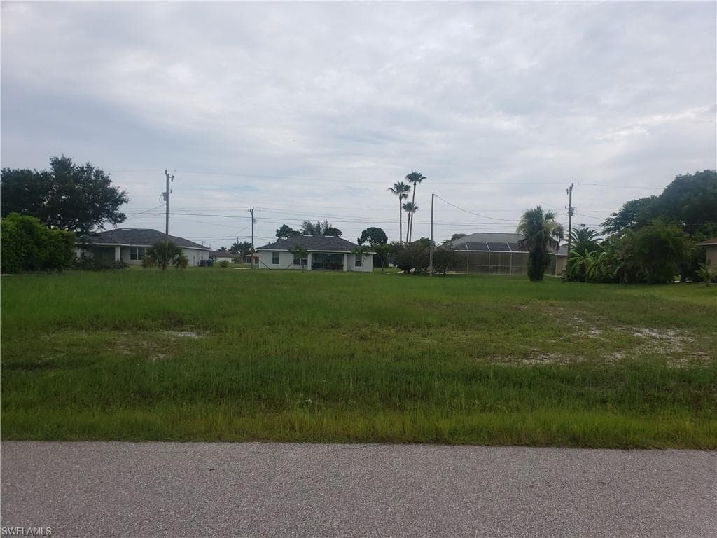 909 16th TER CAPE CORAL, FL 33991