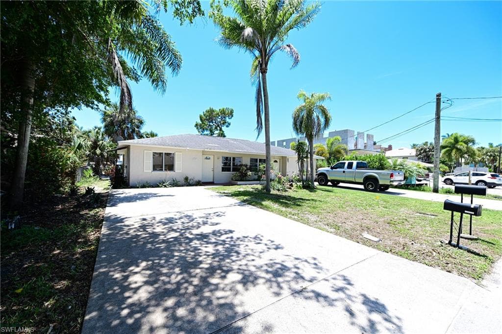 4809 Regal DR BONITA SPRINGS, FL 34134