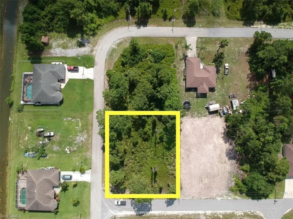 567 Beach AVE S LEHIGH ACRES, FL 33974