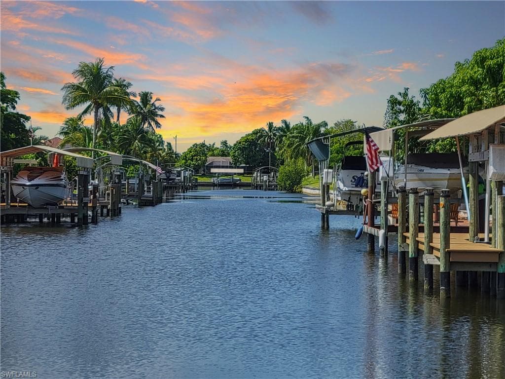 1010 SE 21st TER CAPE CORAL, FL 33990
