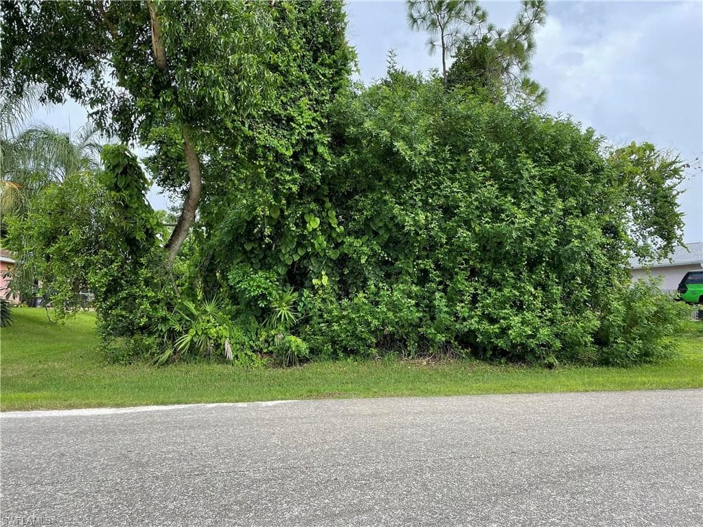 8313 Wren RD FORT MYERS, FL 33967