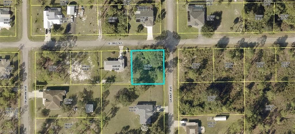 3306 E 3rd ST LEHIGH ACRES, FL 33936