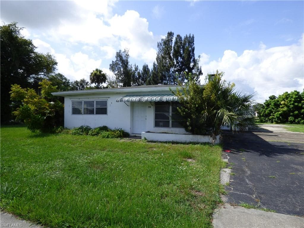 712 Leeland Heights BLVD W LEHIGH ACRES, FL 33936