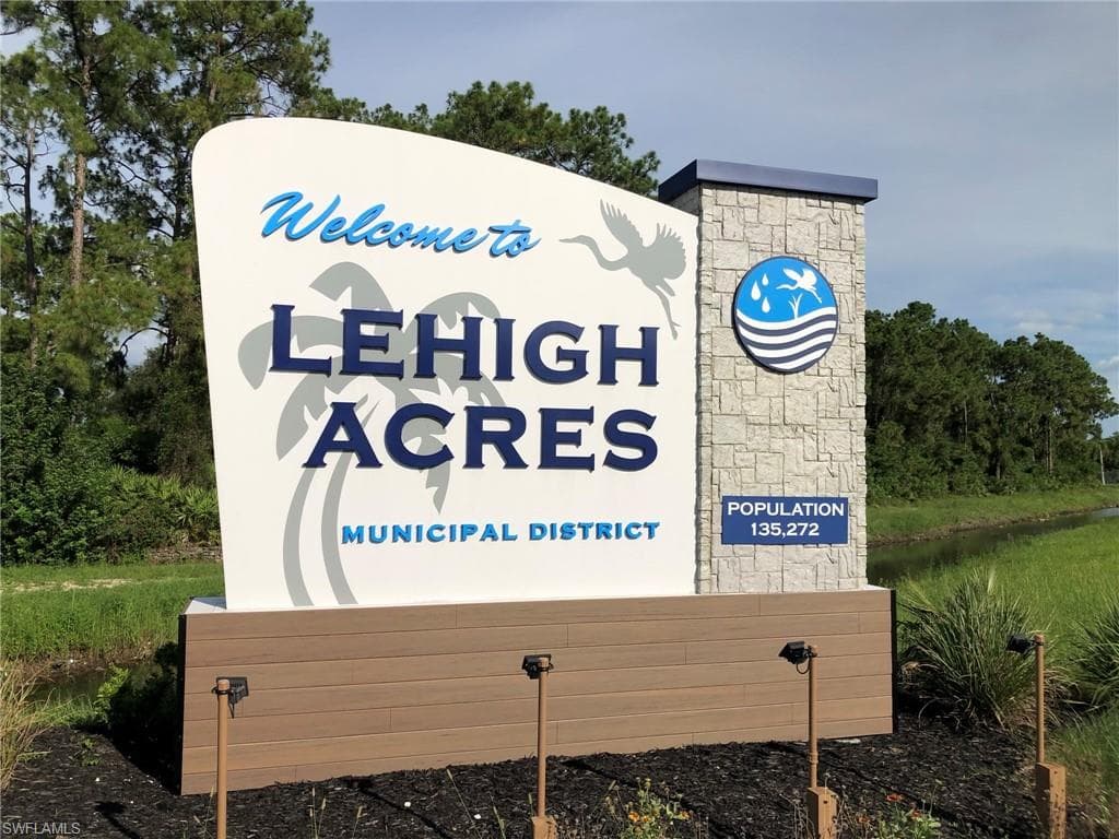 1019 Darlington ST LEHIGH ACRES, FL 33974