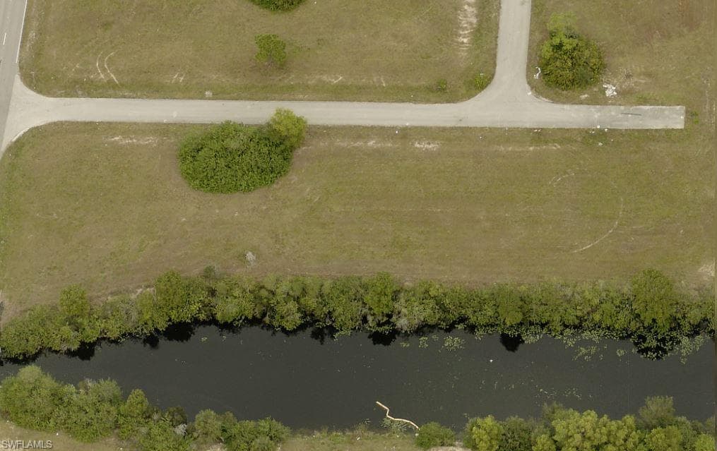 810 NE 12th ST CAPE CORAL, FL 33909