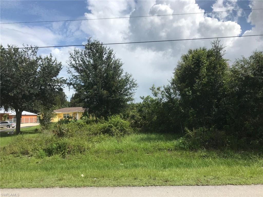 2585 35th AVE NE NAPLES, FL 34120