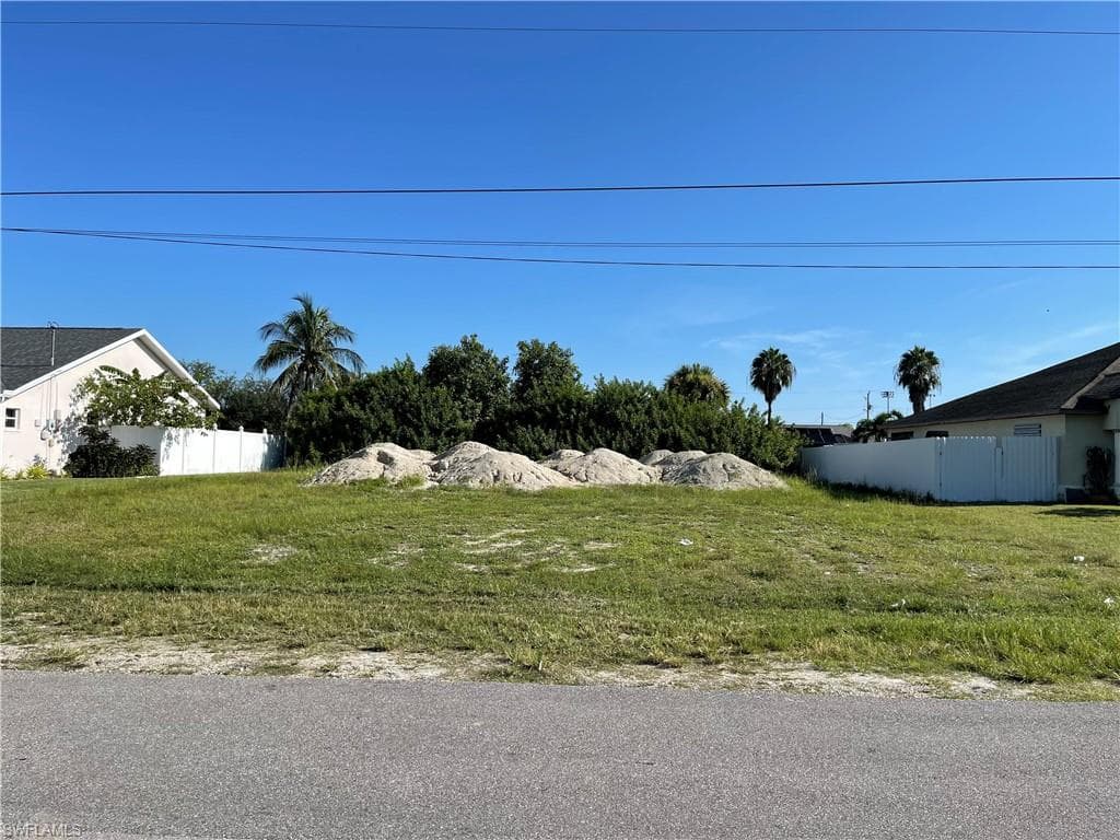 1425 2nd ST CAPE CORAL, FL 33909