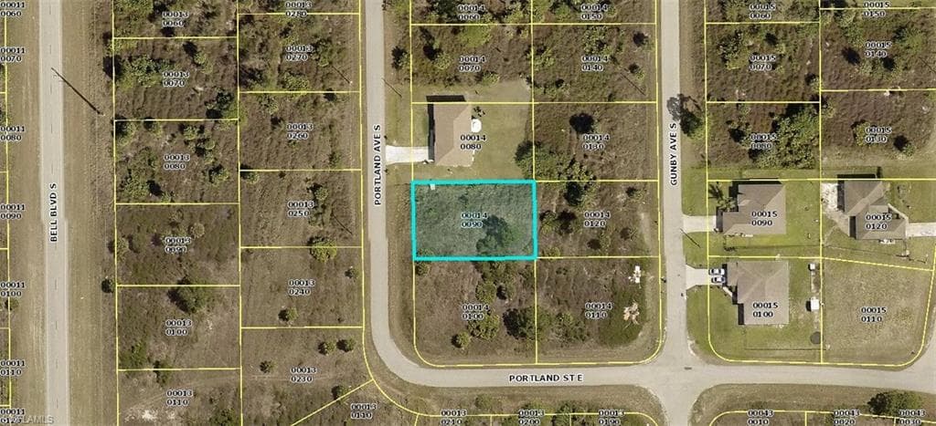 933 Portland AVE S LEHIGH ACRES, FL 33974