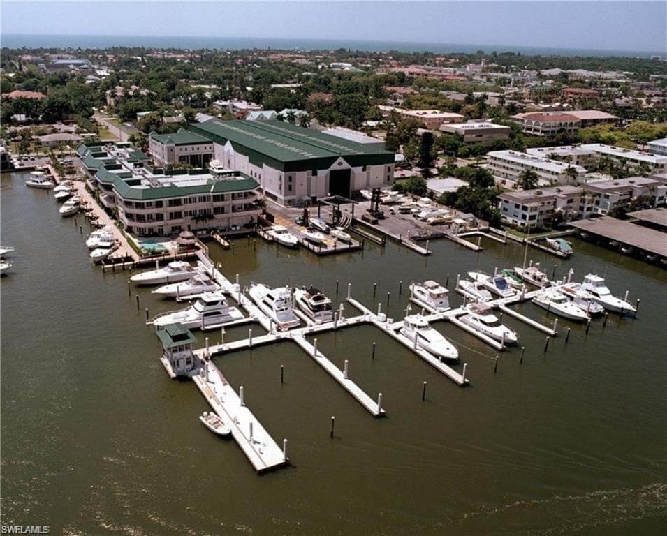 909 10th ST NAPLES, FL 34102