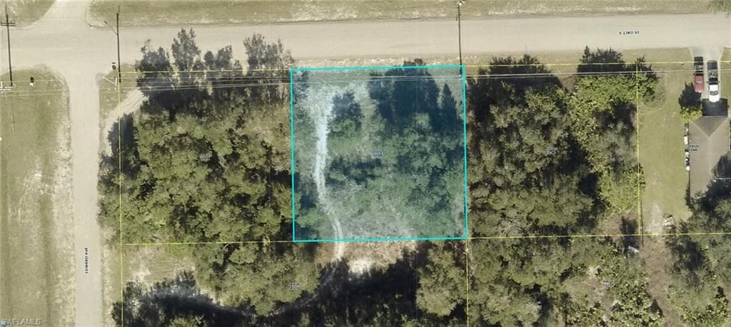 2402 E 23rd ST ALVA, FL 33920