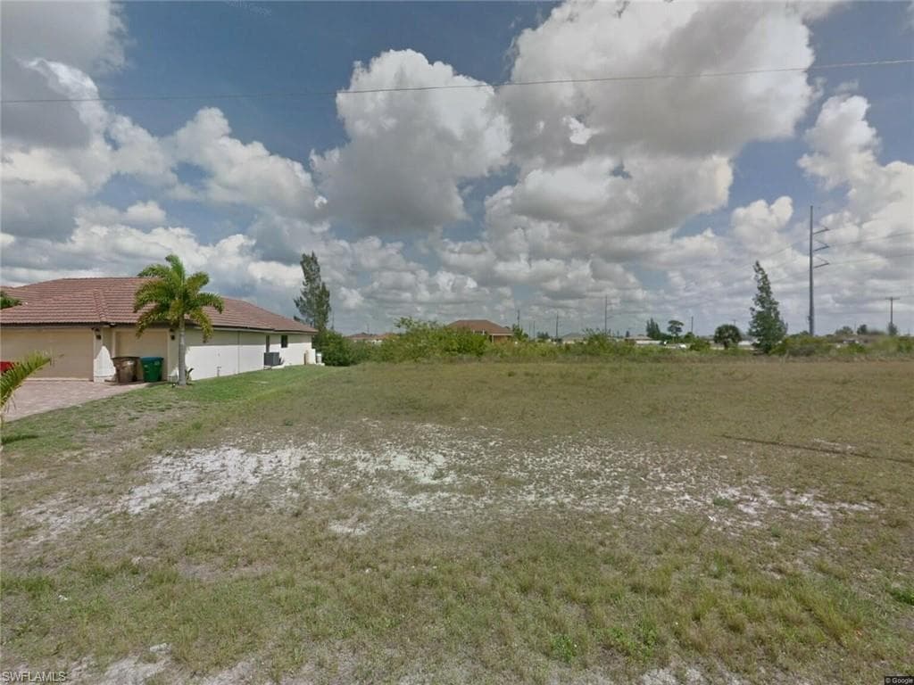 9 NW 8th TER CAPE CORAL, FL 33993