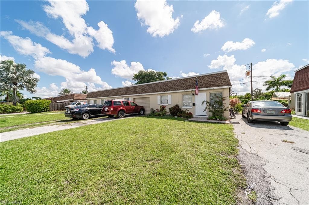 6615 Warwick CIR FORT MYERS, FL 33919