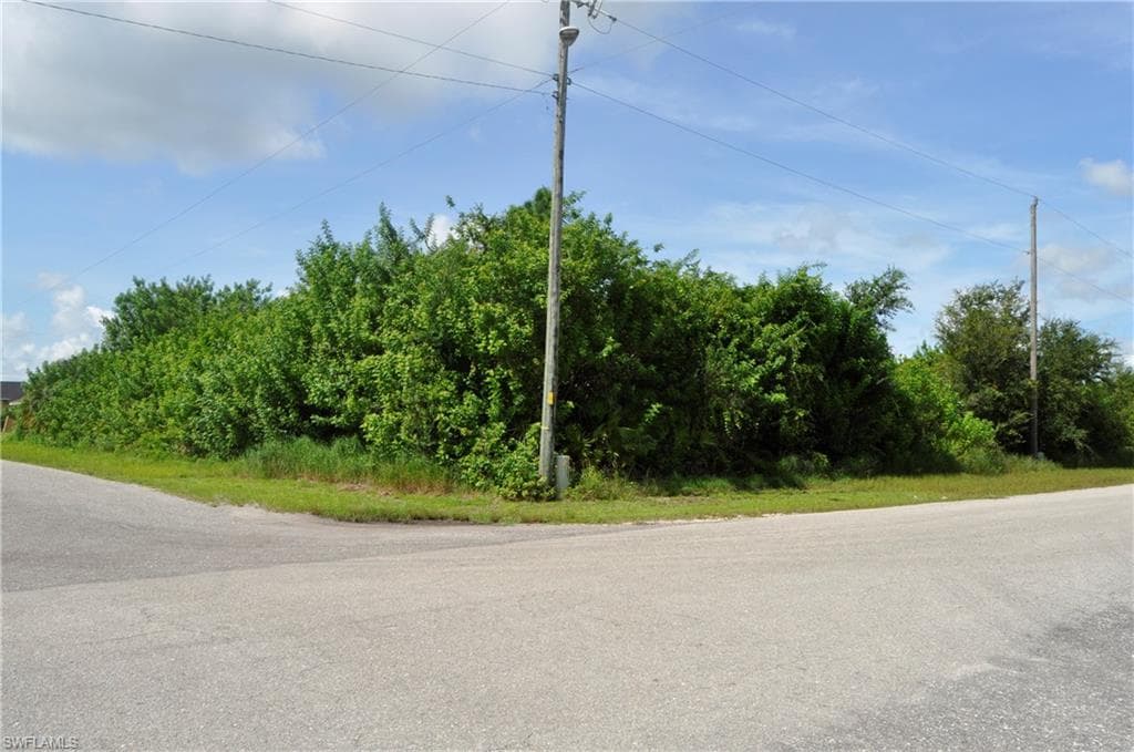 2709 7th ST SW LEHIGH ACRES, FL 33976