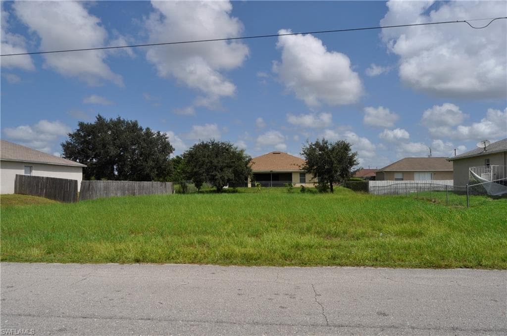 3904 9th ST W LEHIGH ACRES, FL 33971