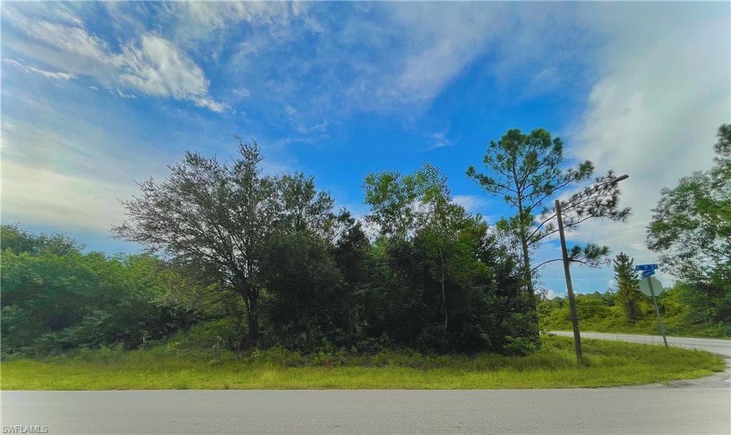 3307 E 8th ST LEHIGH ACRES, FL 33972