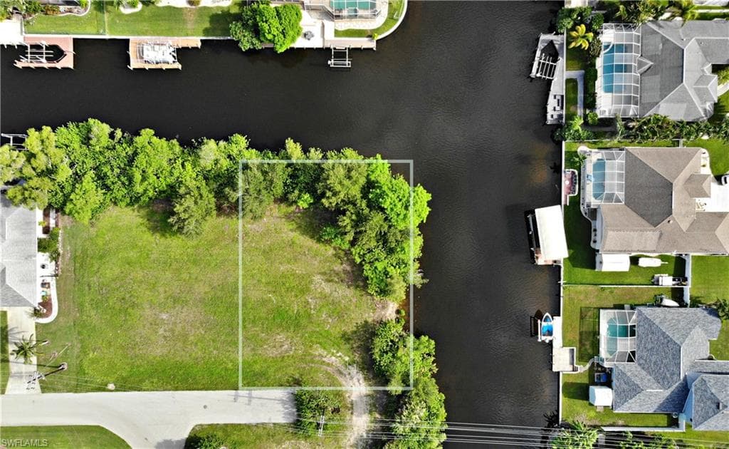 201 SW 40th ST CAPE CORAL, FL 33914