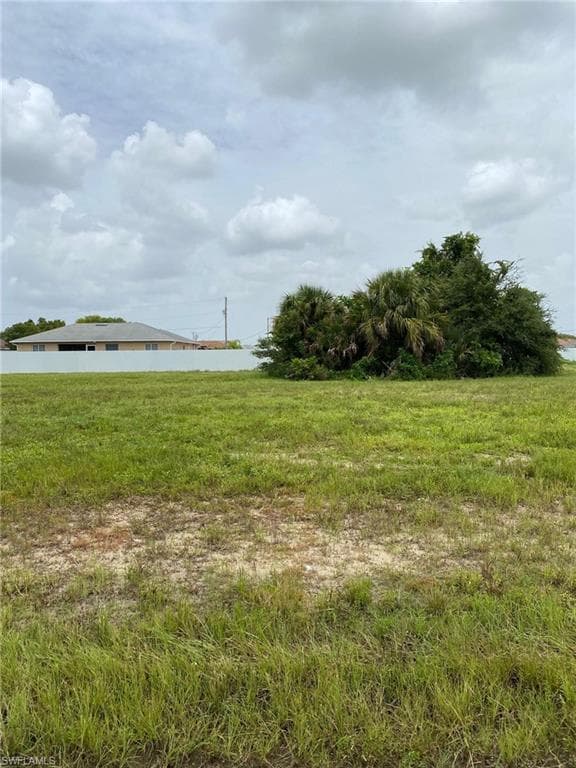 1011 SW 4th TER CAPE CORAL, FL 33991