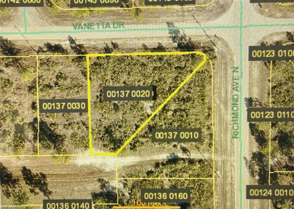401 Vanetta DR LEHIGH ACRES, FL 33972