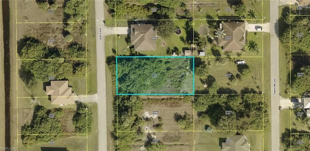 435 Piper AVE LEHIGH ACRES, FL 33974