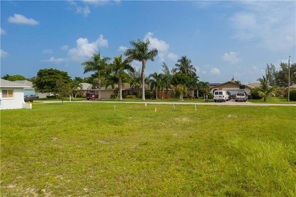 324 SE 30th ST CAPE CORAL, FL 33904