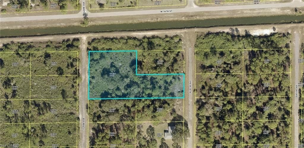 1520 Clark AVE LEHIGH ACRES, FL 33972