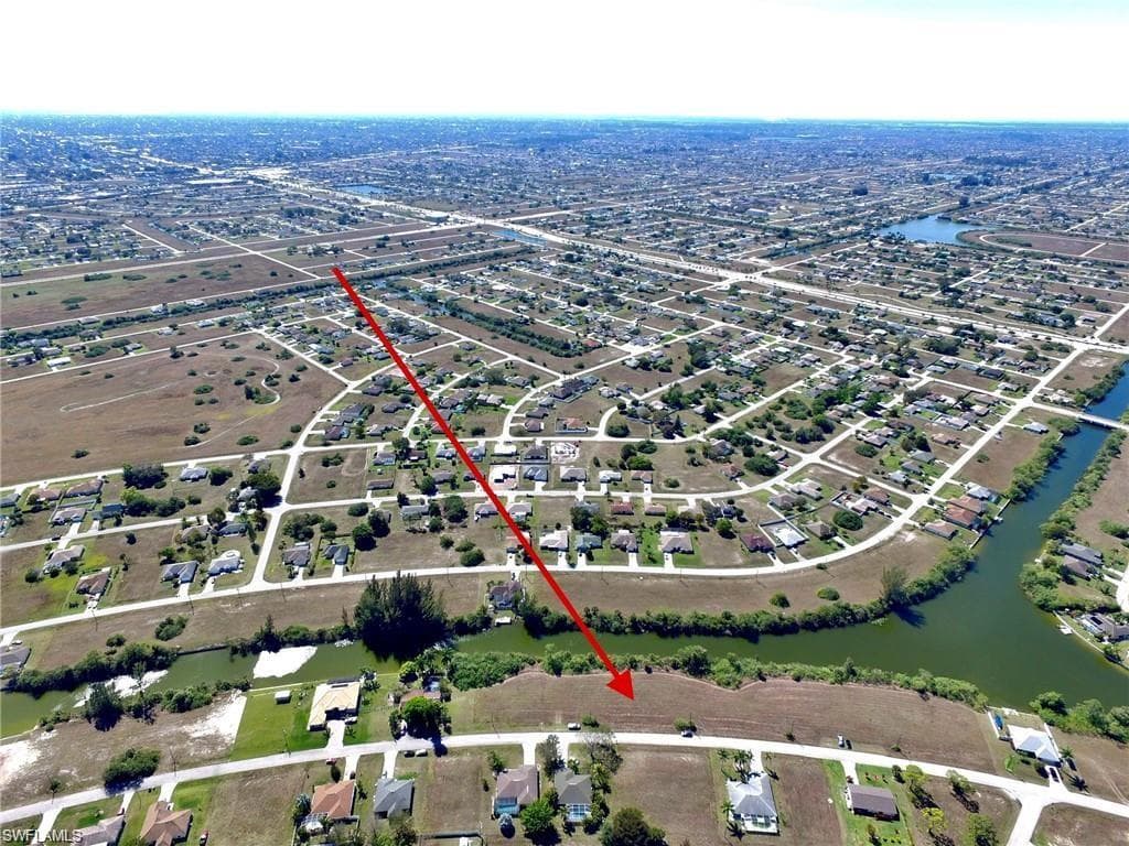 2220 NE 19th PL CAPE CORAL, FL 33909