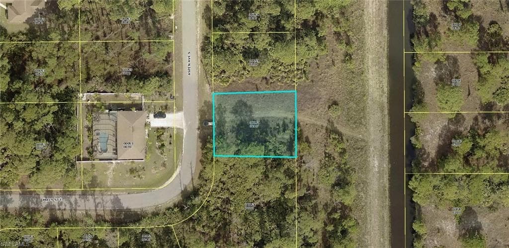 577 Aspen AVE S LEHIGH ACRES, FL 33974
