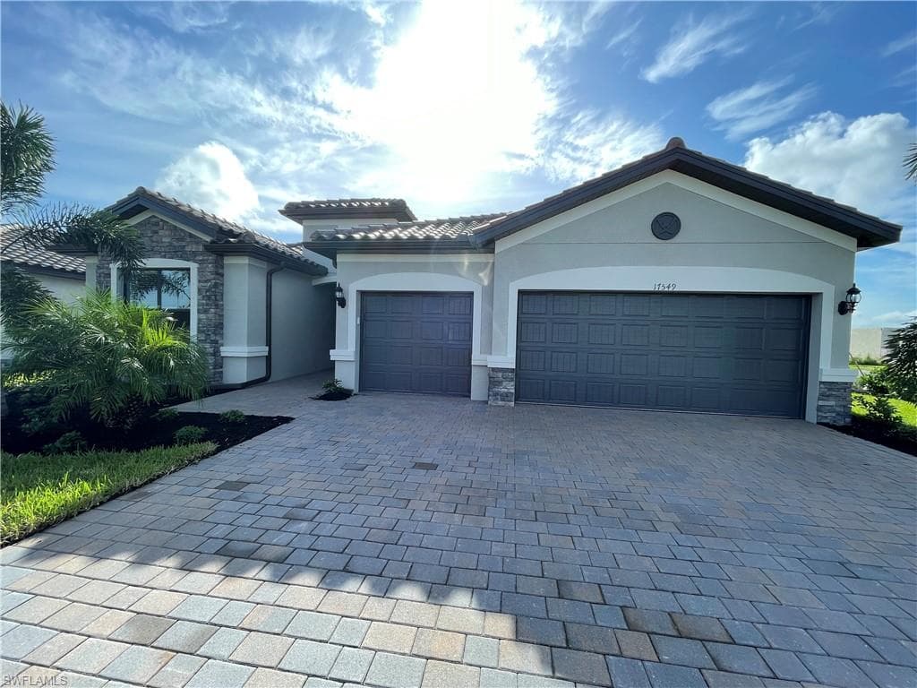 17549 Kinzie ESTERO, FL 33928