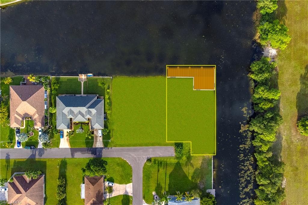 1302 SE 6th AVE CAPE CORAL, FL 33990