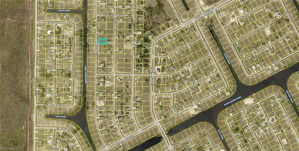 4025 NE 9th PL CAPE CORAL, FL 33909