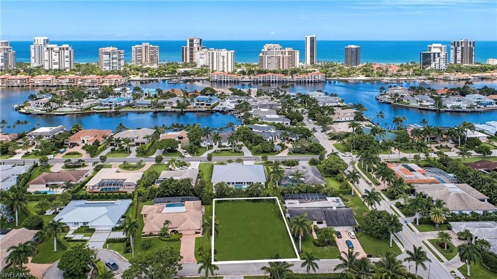 508 Neapolitan LN NAPLES, FL 34103