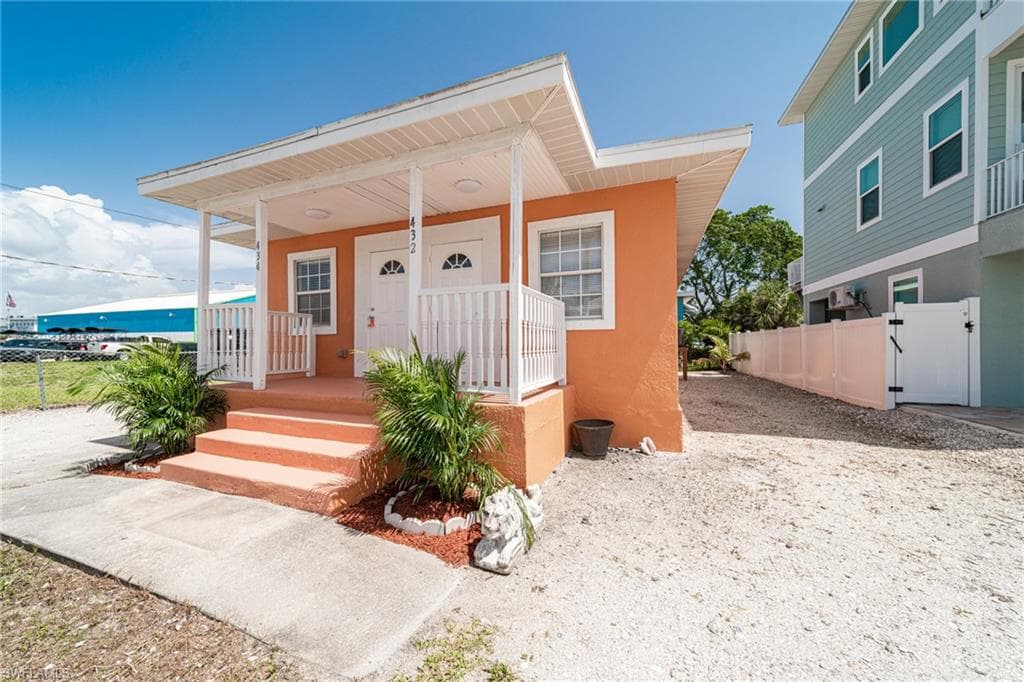 432 / 434 Harbor CT FORT MYERS BEACH, FL 33931