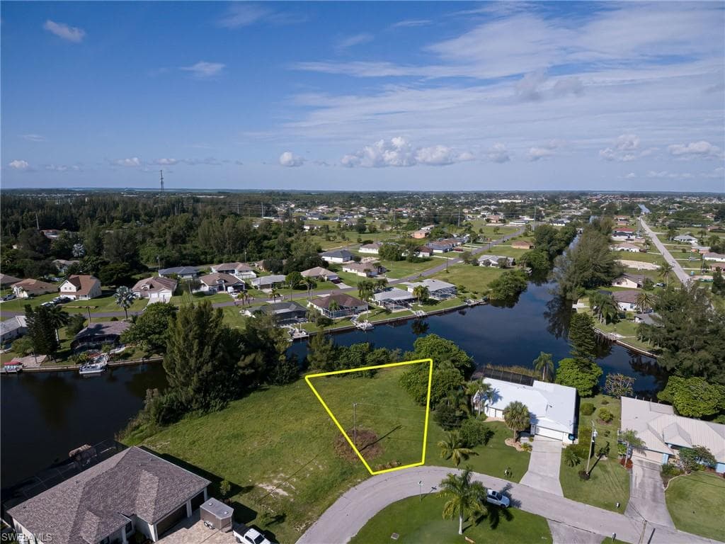 126 SW 22nd AVE CAPE CORAL, FL 33991