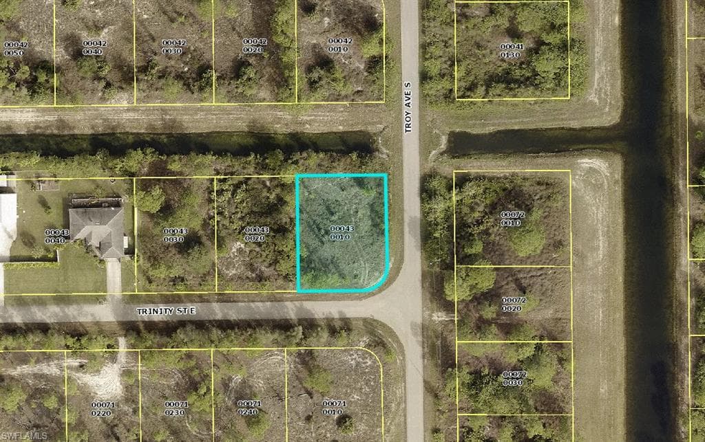 661 Trinity ST E LEHIGH ACRES, FL 33974