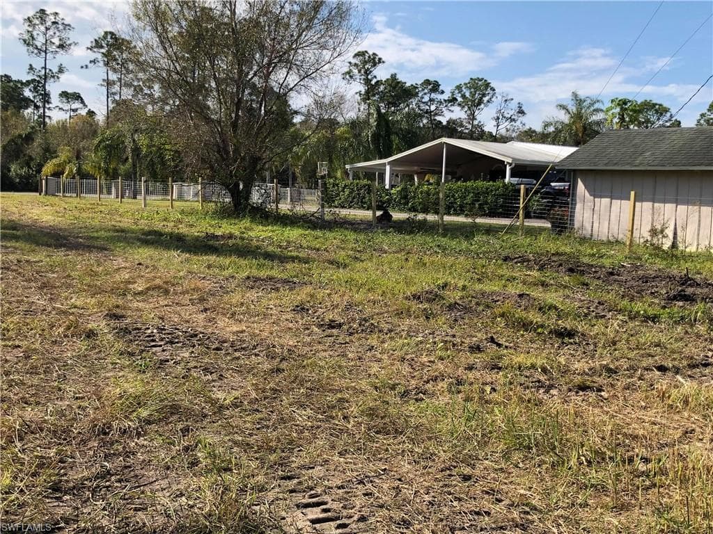 4040 Ft Center AVE FORT DENAUD, FL 33935