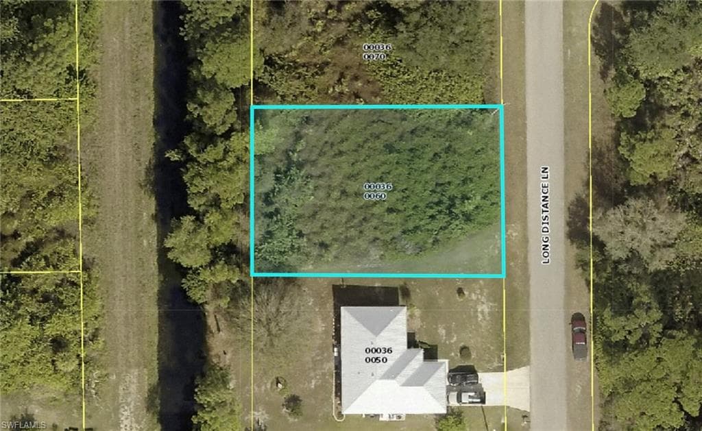 725 Long Distance LN LEHIGH ACRES, FL 33974