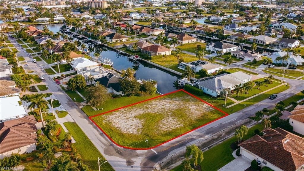 930 Goldenrod AVE MARCO ISLAND, FL 34145
