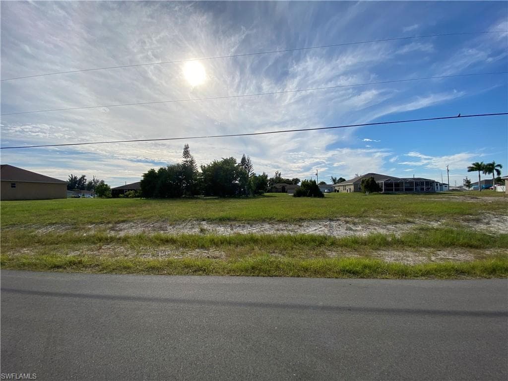 702 NW 6th PL CAPE CORAL, FL 33993