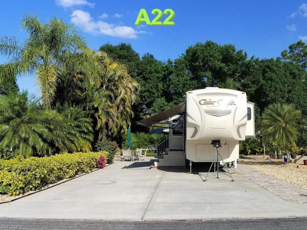 5825 Brightwood DR FORT MYERS, FL 33905