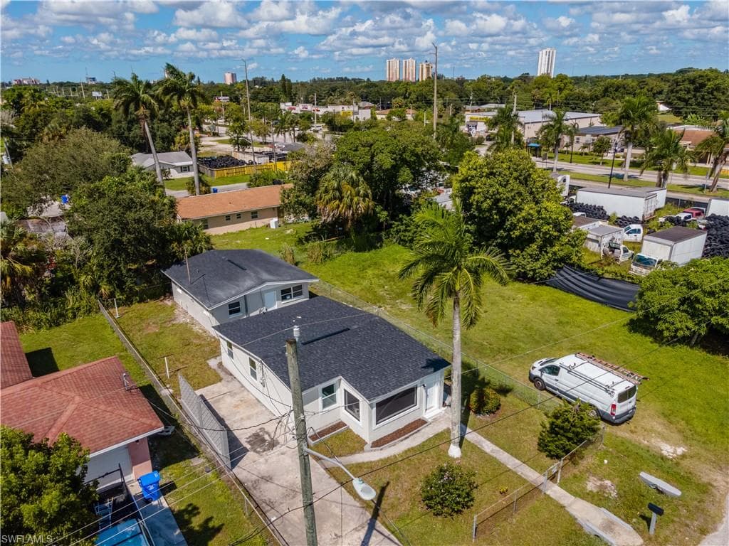 2152 Ben ST FORT MYERS, FL 33916