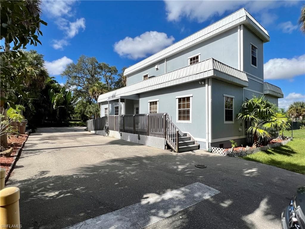 2026 Henley PL FORT MYERS, FL 33901