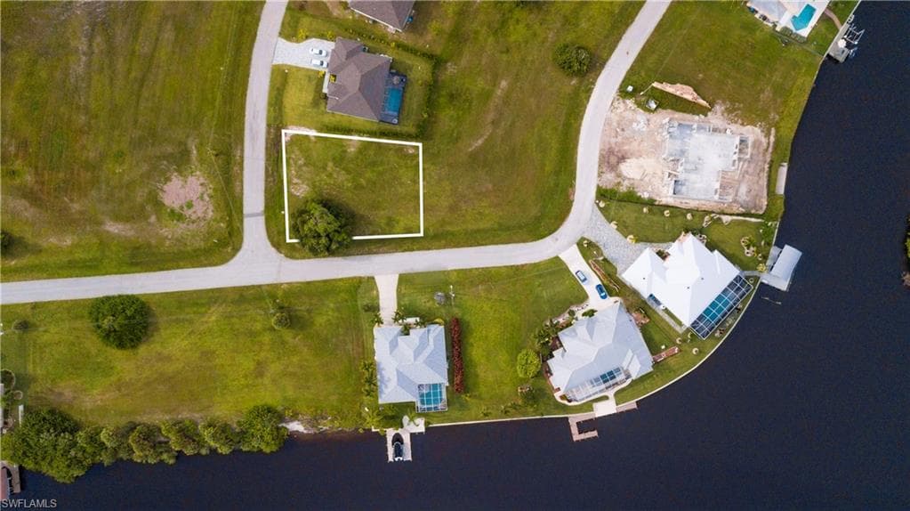 2201 37th AVE CAPE CORAL, FL 33993