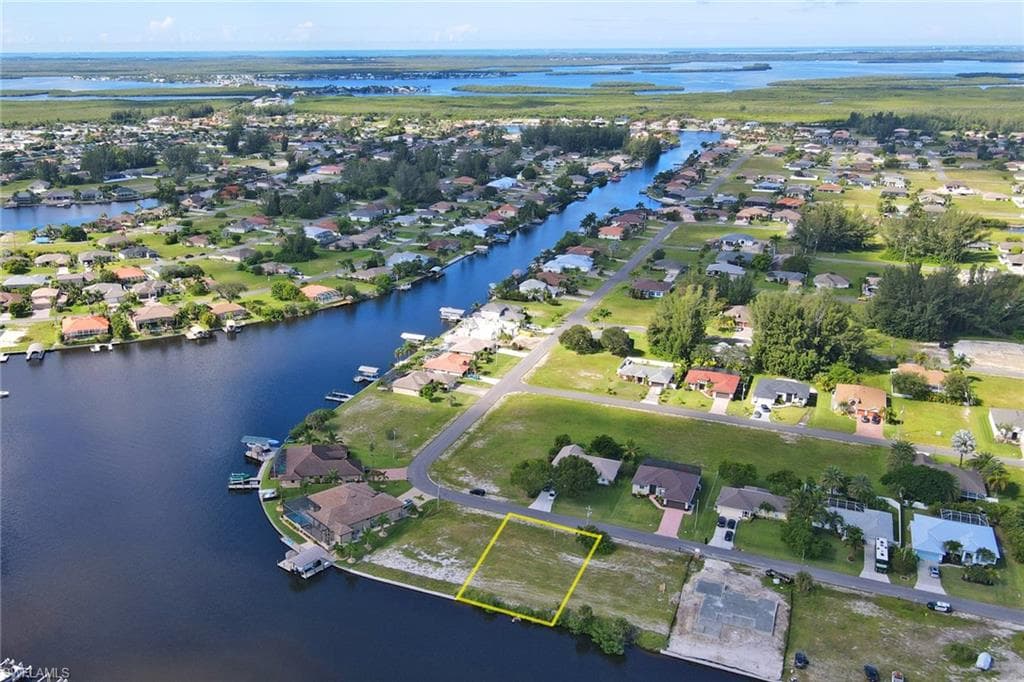 137 SW 33rd AVE CAPE CORAL, FL 33991