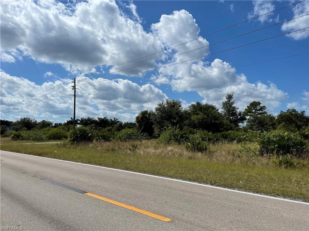 2500 63rd ST W LEHIGH ACRES, FL 33971