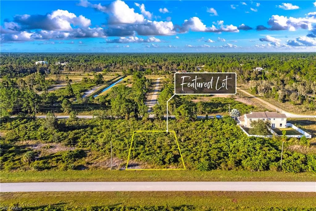 957 Jaguar BLVD LEHIGH ACRES, FL 33974