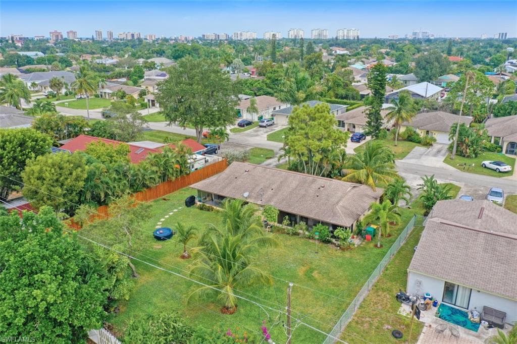 668 98th AVE N NAPLES, FL 34108